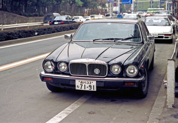 79-1a 90-10-03 1979- Daimler Double-Six Ⅲ 4dr Saloon.jpg